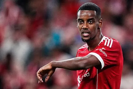Alexander Isak's Debut Offers Star Power Amid Noticeable Lack of Match Fitness